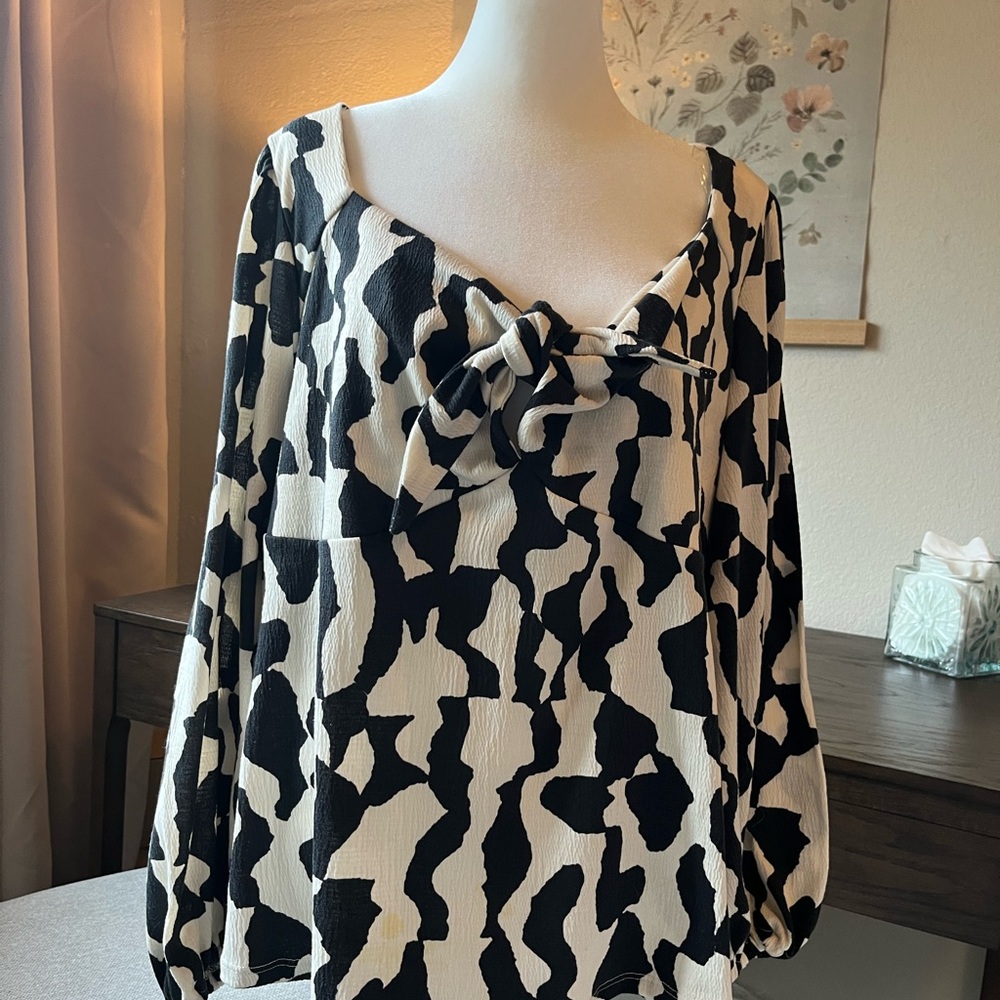 Ava & Viv Black and White Tie Front Long Sleeve Blouse